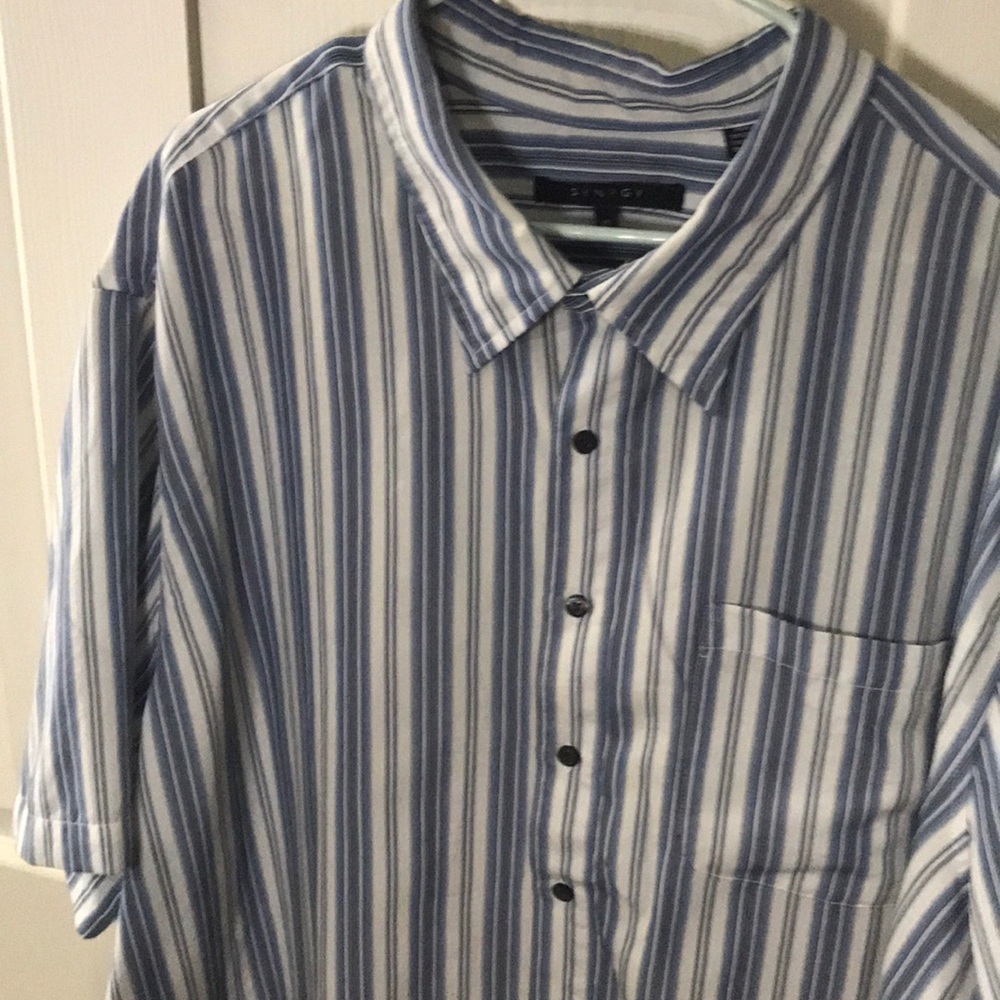 Short sleeve casual button down shirt